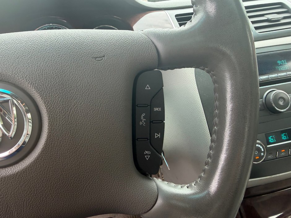 Buick Lucerne CXL 2011-10