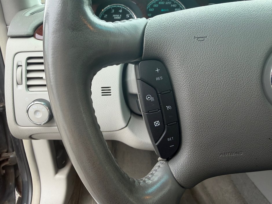 Buick Lucerne CXL 2011-9