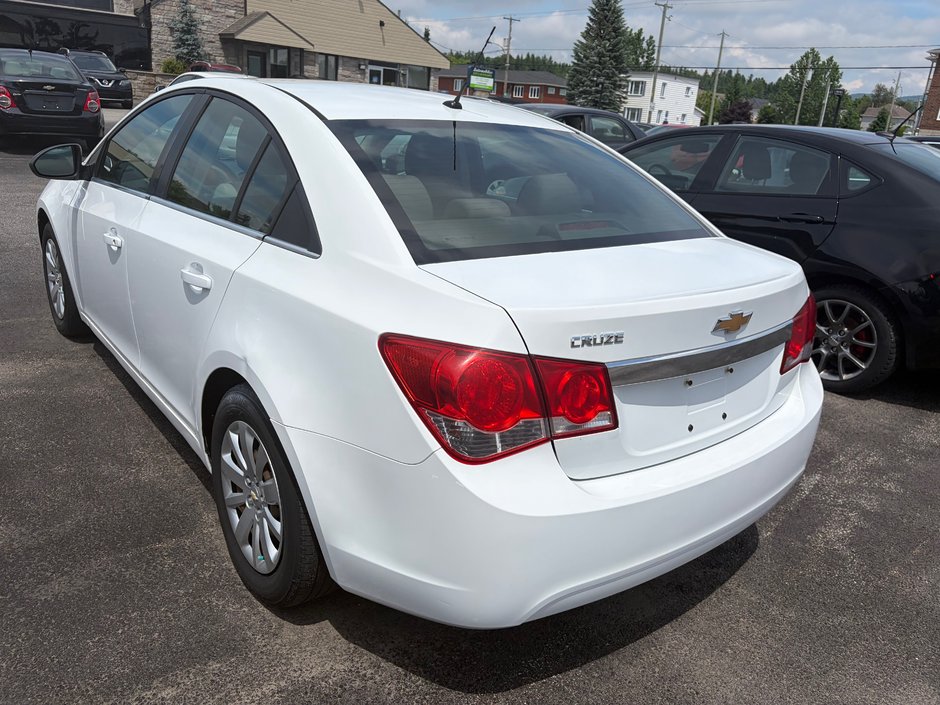 2011 Chevrolet Cruze LS w/1SA-4