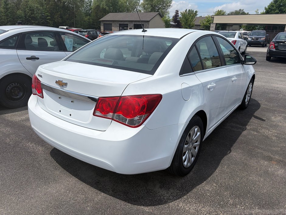 2011 Chevrolet Cruze LS w/1SA-3