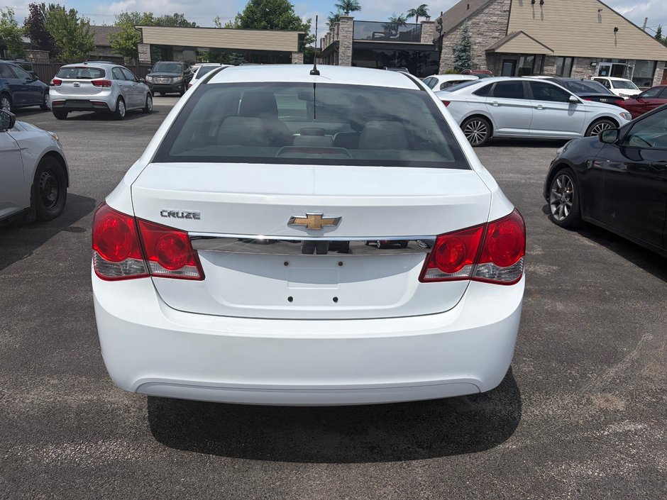 2011 Chevrolet Cruze LS w/1SA-12