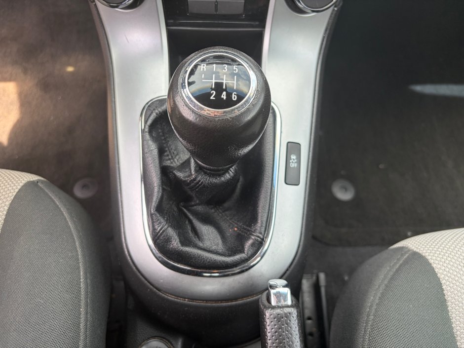 2011 Chevrolet Cruze LS w/1SA-10