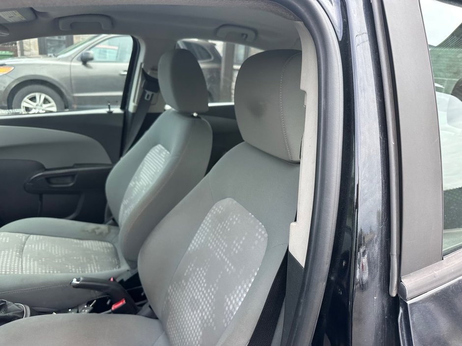 Chevrolet Sonic LS 2013-5