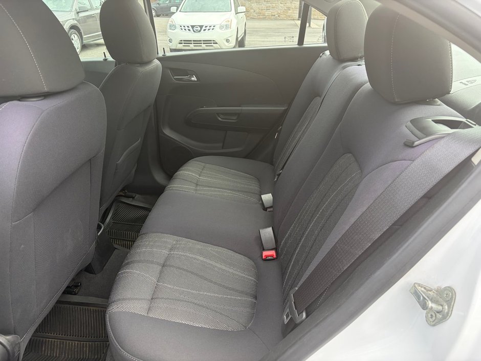 Chevrolet Sonic LT 2013-5
