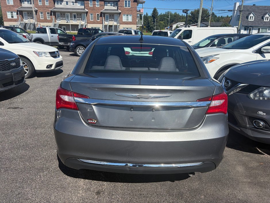 Chrysler 200 LX 2012-3