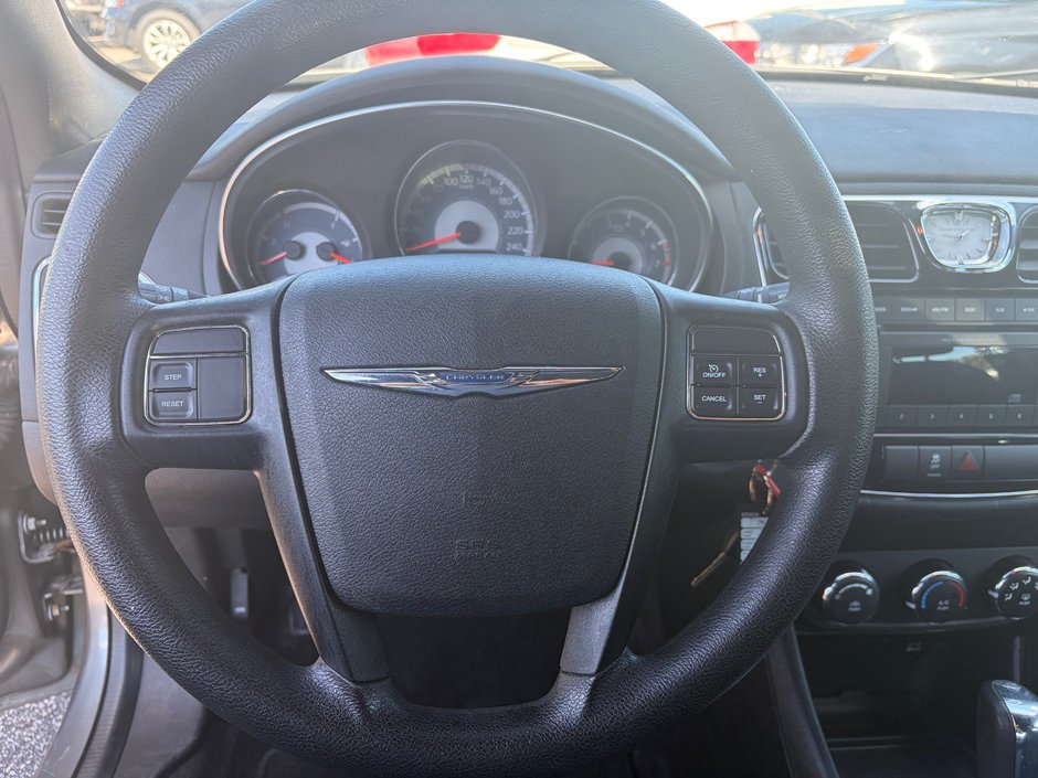 Chrysler 200 LX 2012-9