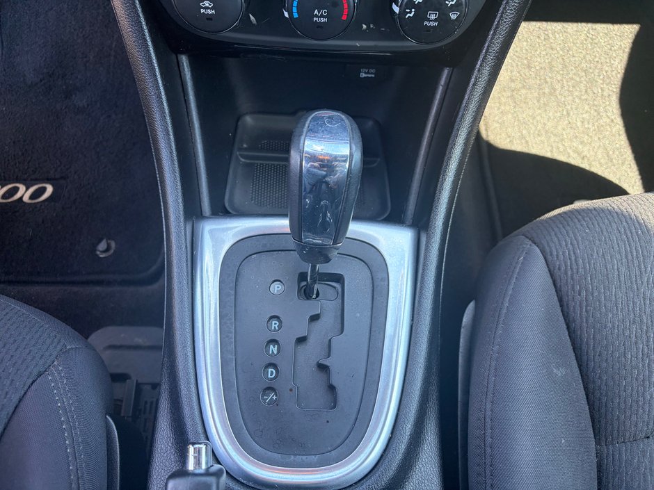 Chrysler 200 LX 2012-10