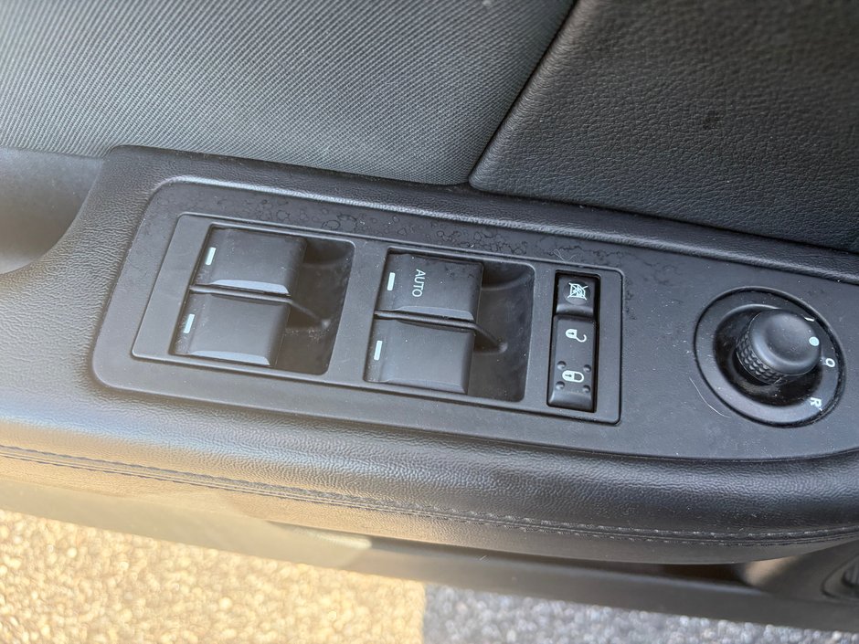 Chrysler 200 LX 2012-7