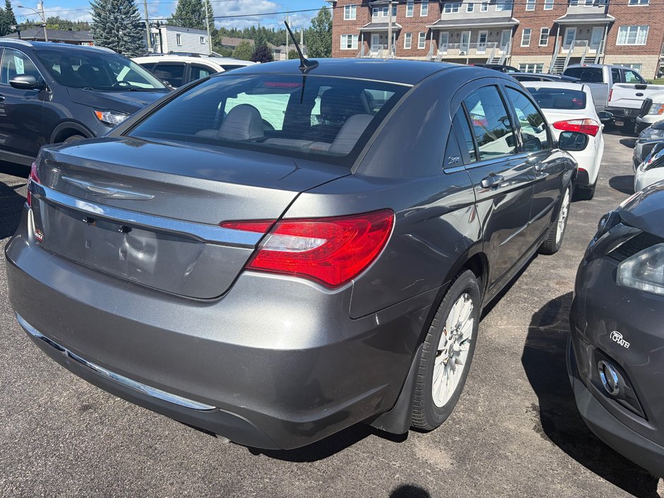Chrysler 200 LX 2012-4