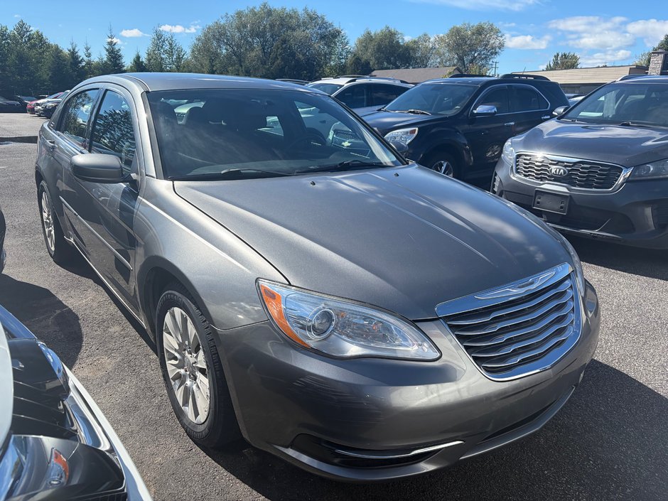 Chrysler 200 LX 2012-0