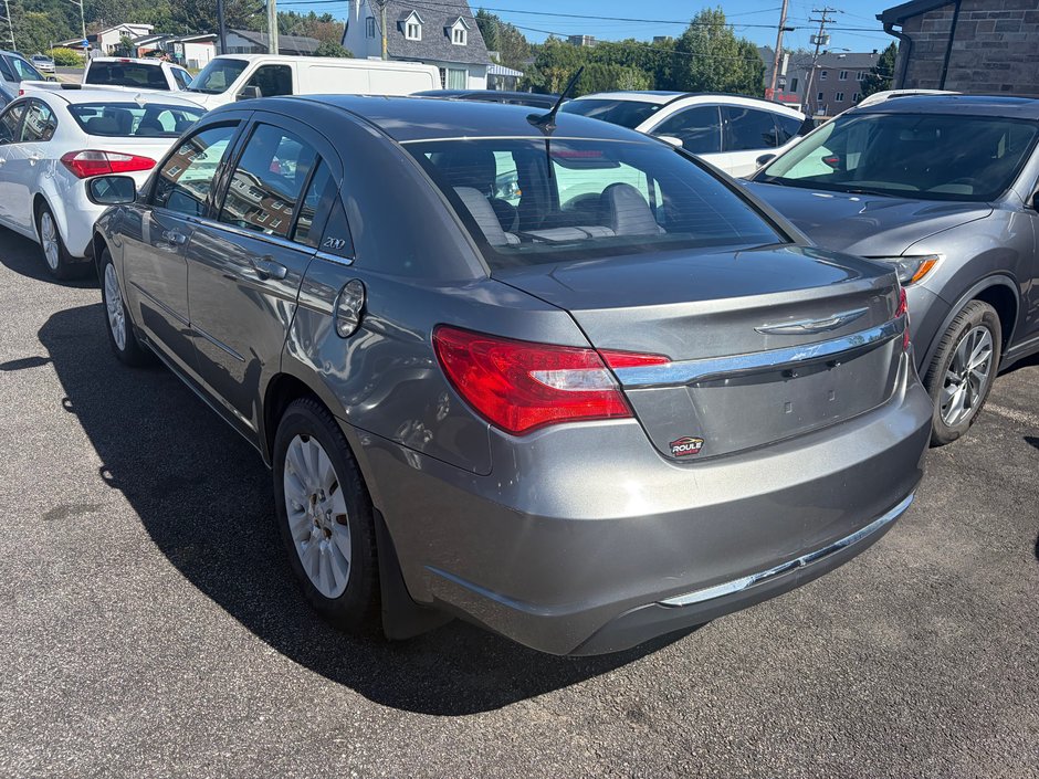 Chrysler 200 LX 2012-2