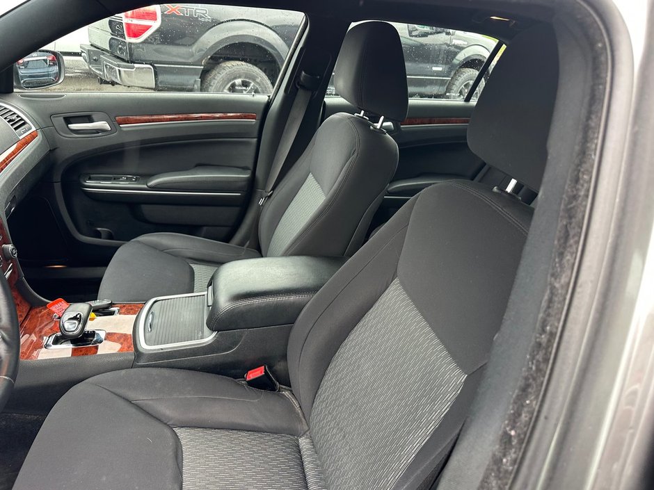 Chrysler 300 Touring 2012-7