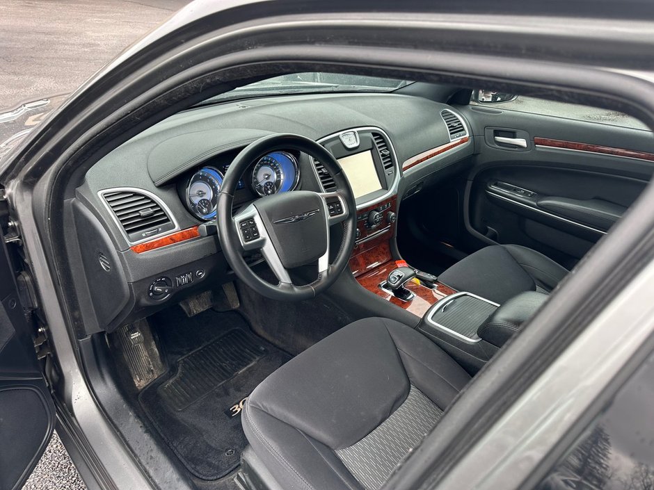 Chrysler 300 Touring 2012-5