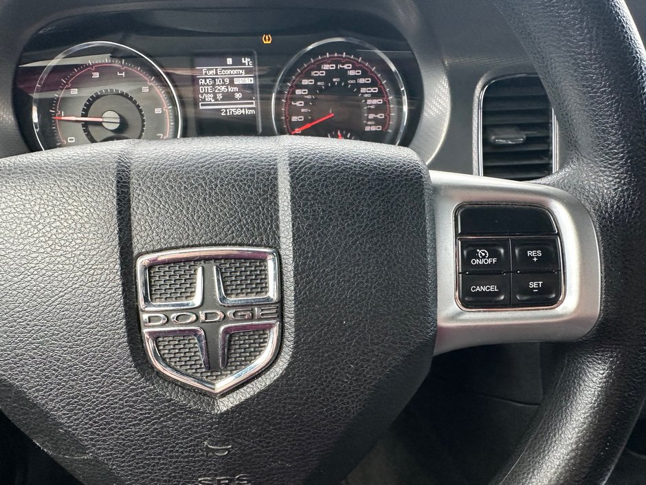 Dodge Charger SE 2011-9