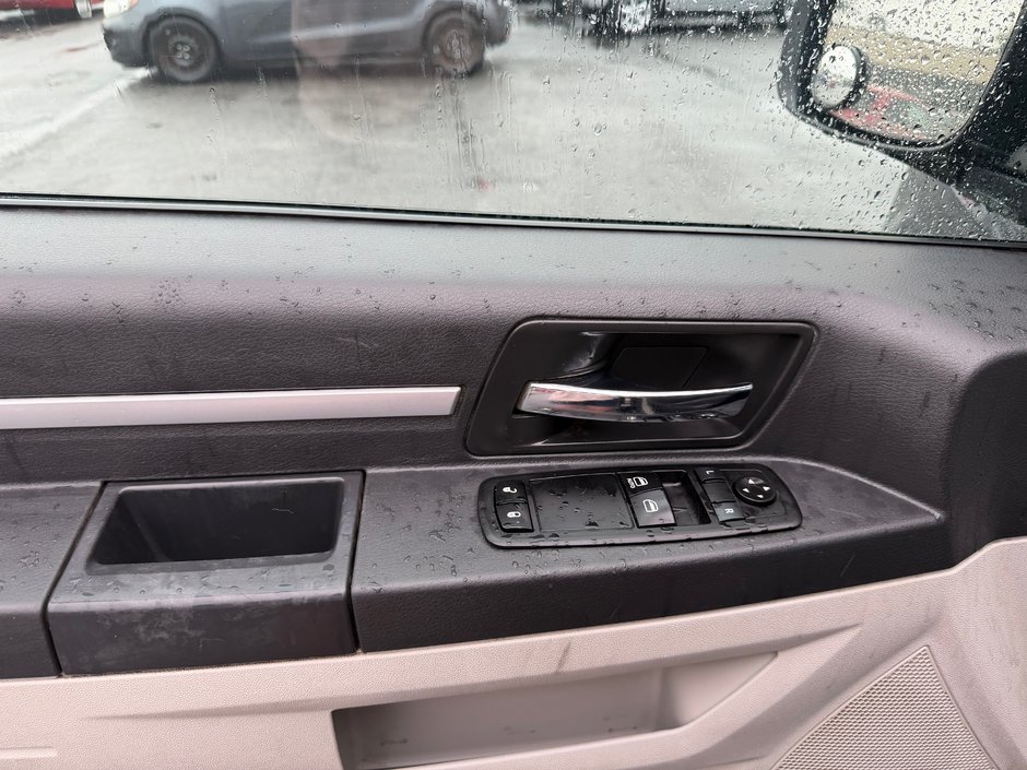Dodge Grand Caravan SE 2010-8