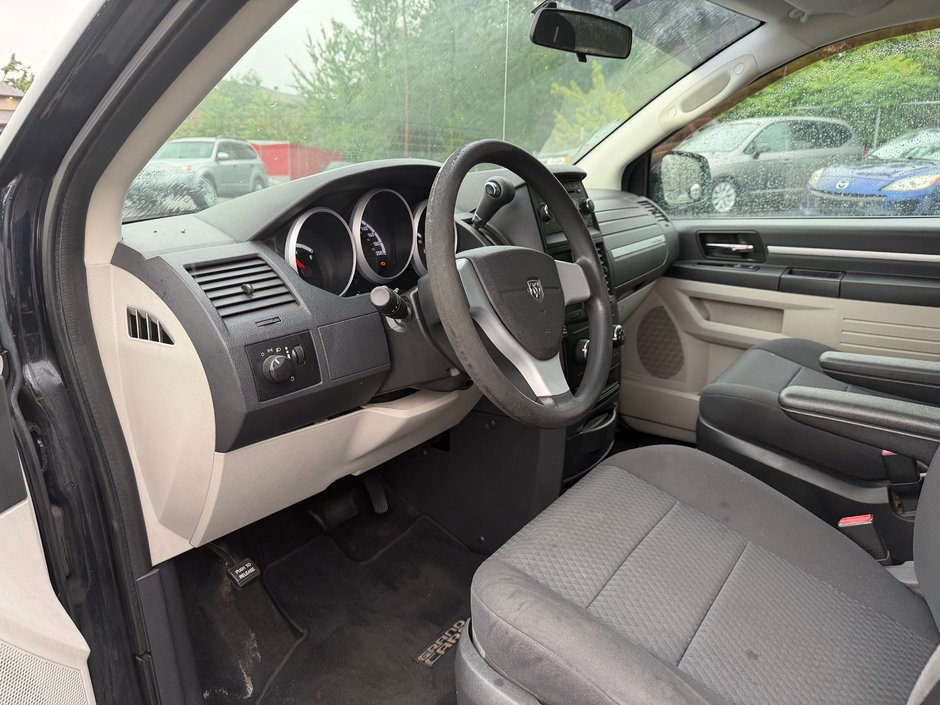 Dodge Grand Caravan SE 2010-9