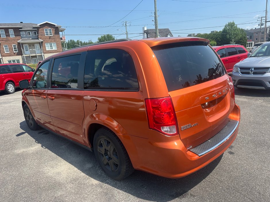 Dodge Grand Caravan SXT 2011-3