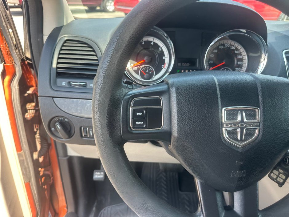 Dodge Grand Caravan SXT 2011-8
