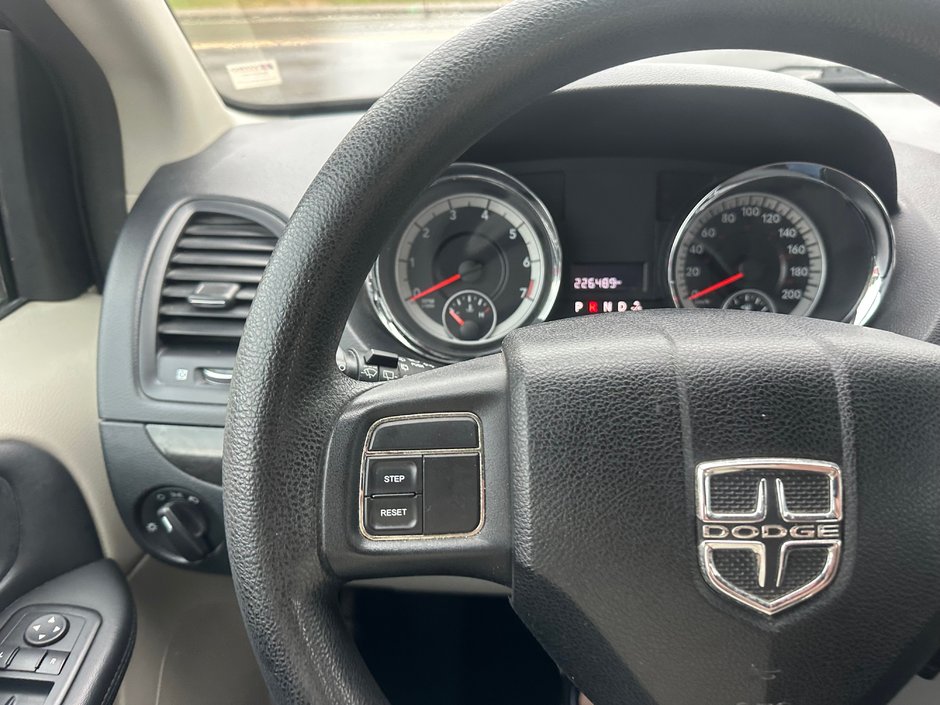 Dodge Grand Caravan SE 2012-9