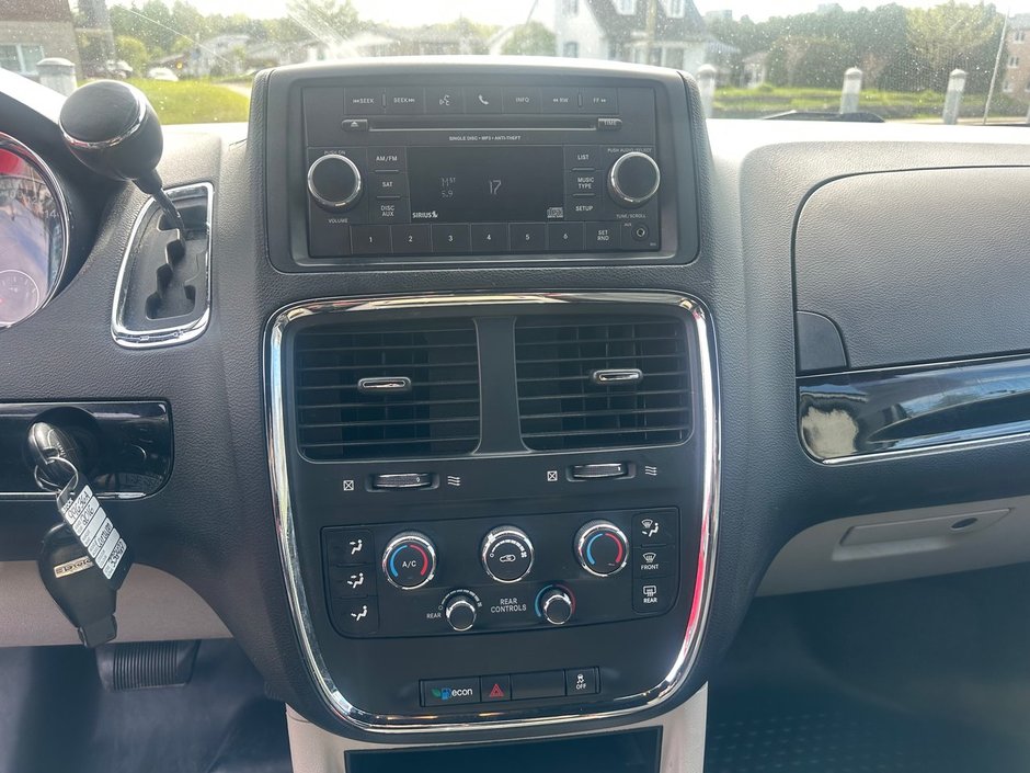 2016 Dodge Grand Caravan SXT Premium Plus-12