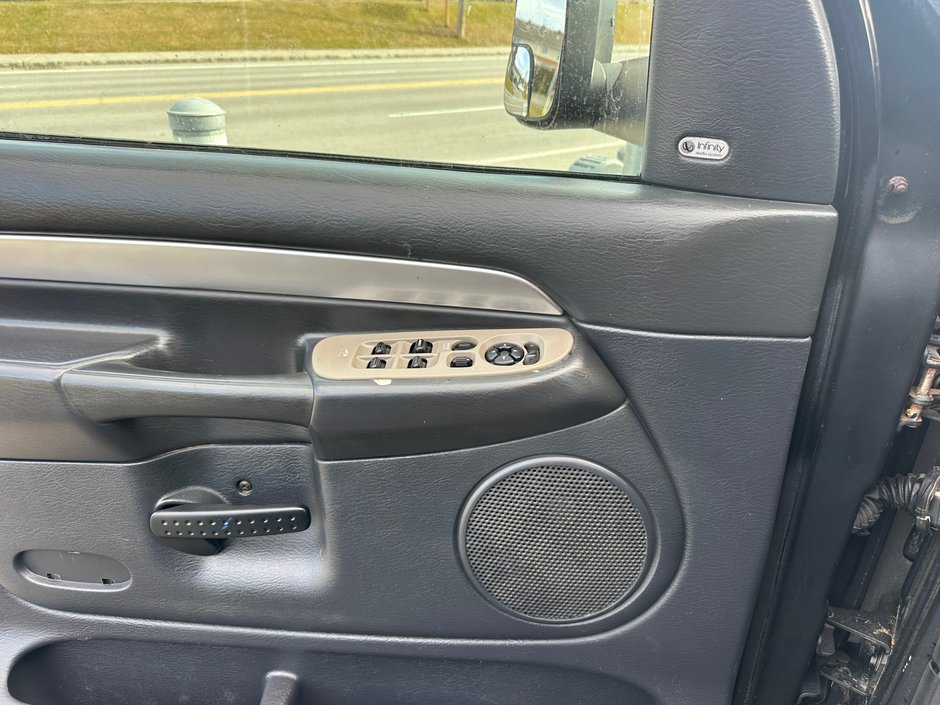 2004 Dodge Ram 3500 SLT-8