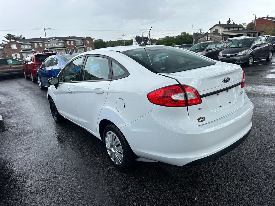2011 Ford Fiesta SE-3