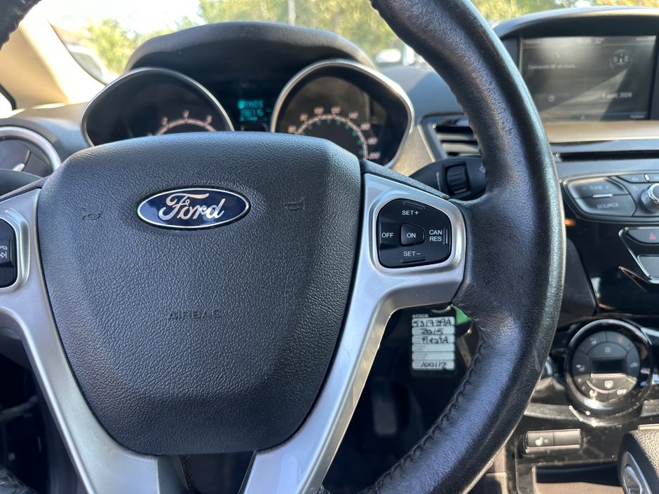 2011 Ford Fiesta SE-11
