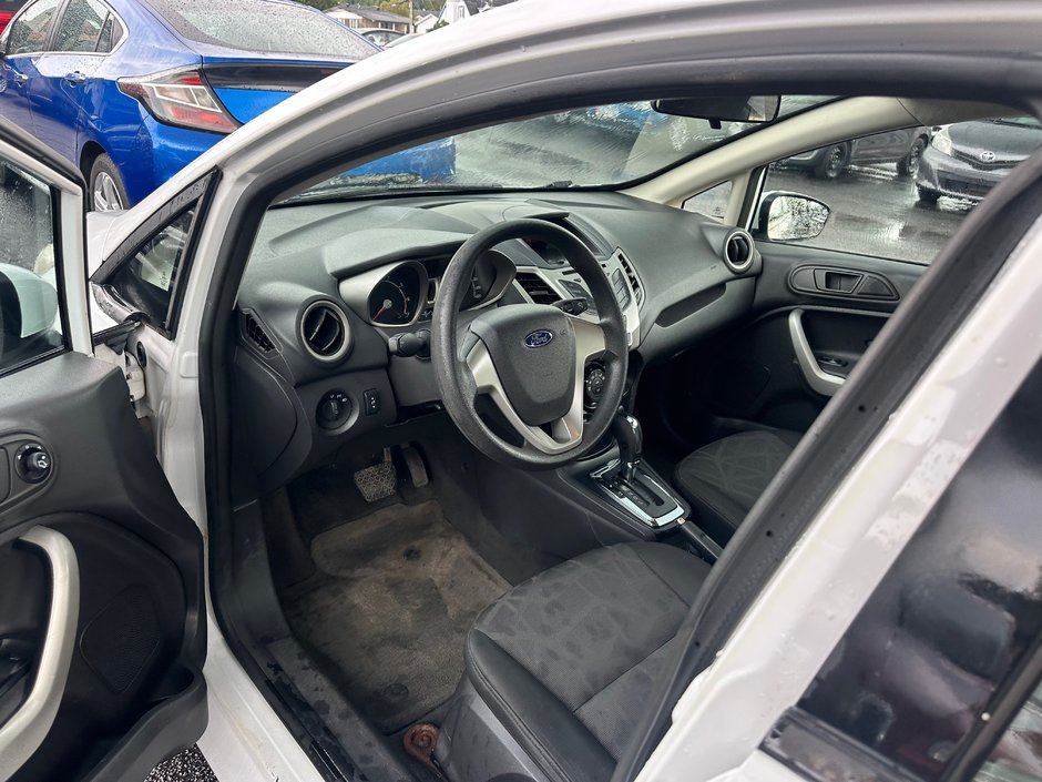 2011 Ford Fiesta SE-4