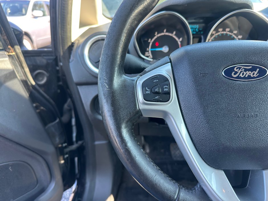 2011 Ford Fiesta SE-10
