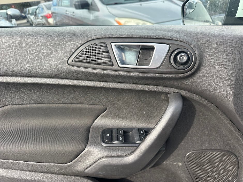 2014 Ford Fiesta SE-8