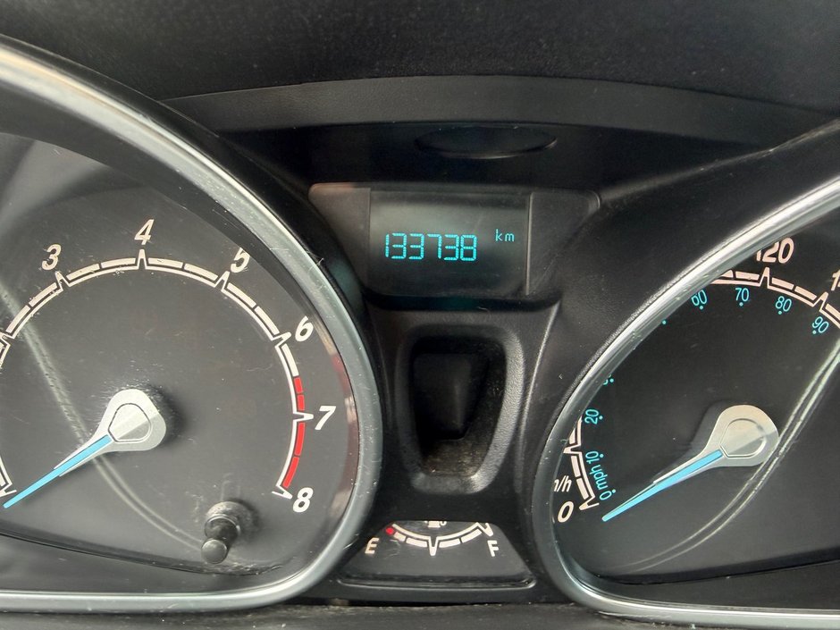 Ford Fiesta SE 2015-9