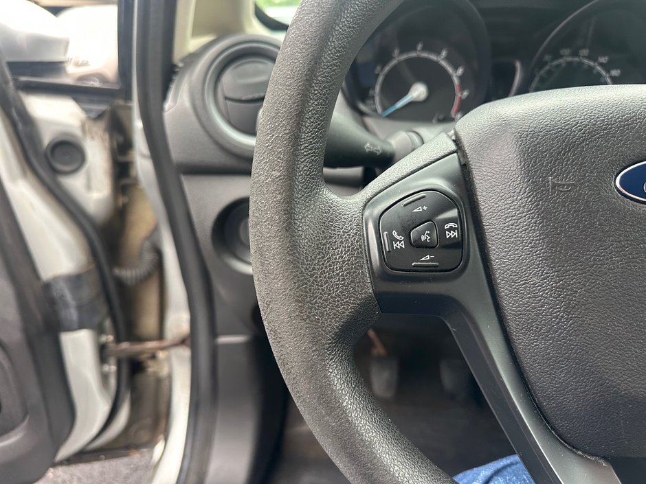 2015 Ford Fiesta S-7