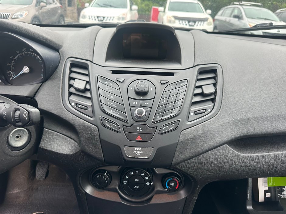 2015 Ford Fiesta S-8
