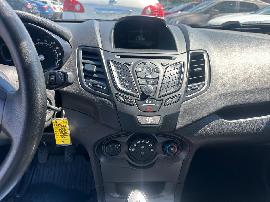 Ford Fiesta S 2015-10