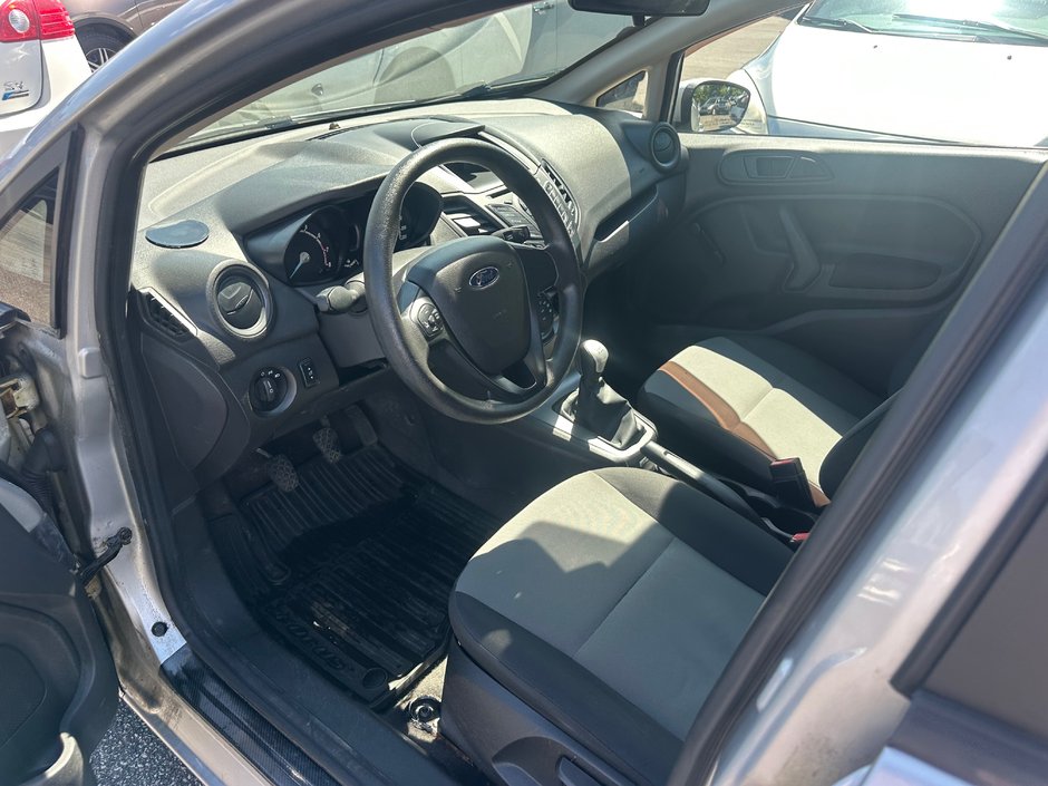 Ford Fiesta S 2015-12