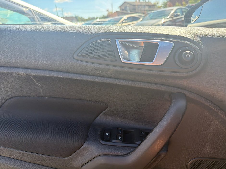 2015 Ford Fiesta SE-10