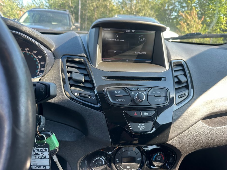 2015 Ford Fiesta SE-4
