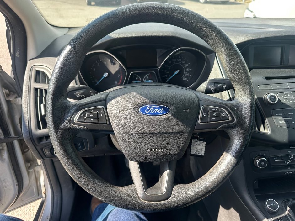 Ford Focus S 2015-10