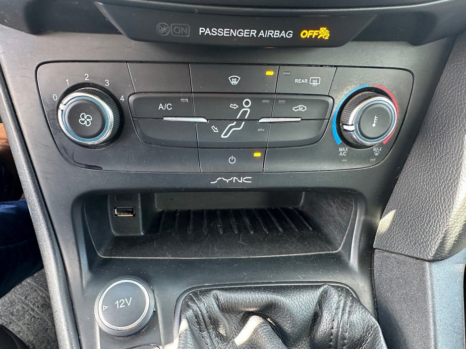 Ford Focus S 2015-8