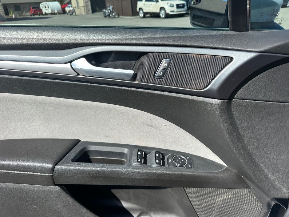 Ford Fusion S 2014-12