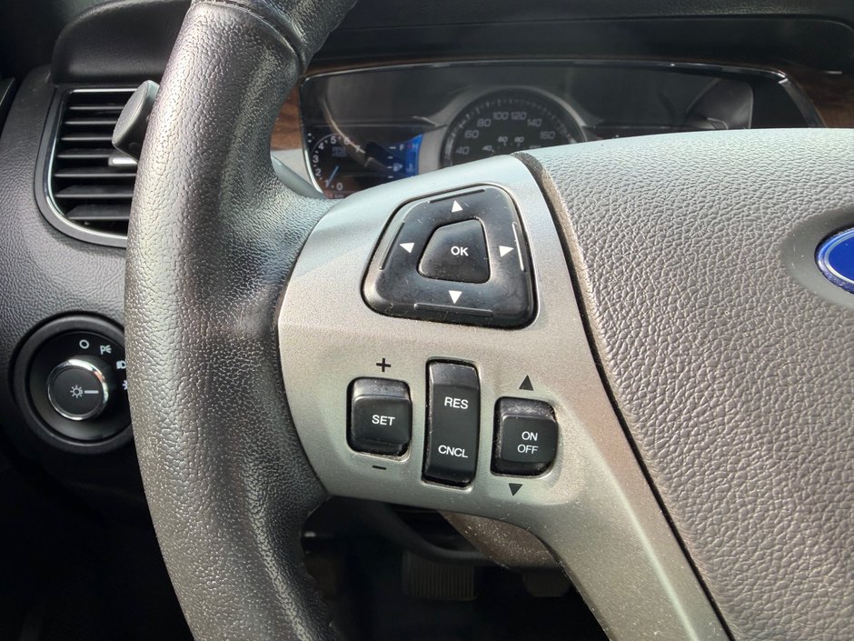 Ford Taurus LIMITED 2015-14