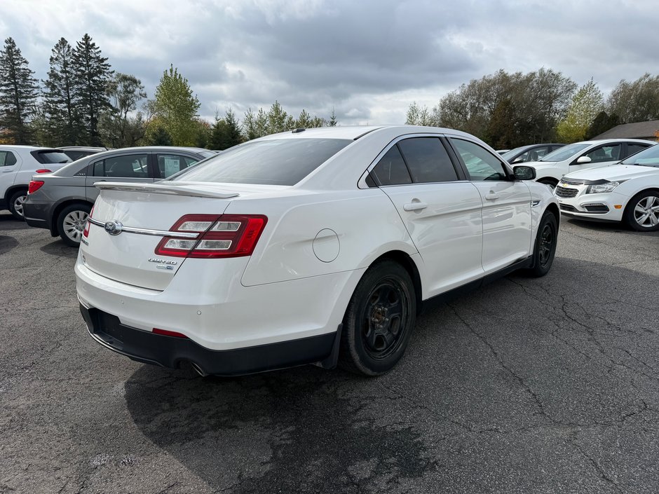 Ford Taurus LIMITED 2015-3