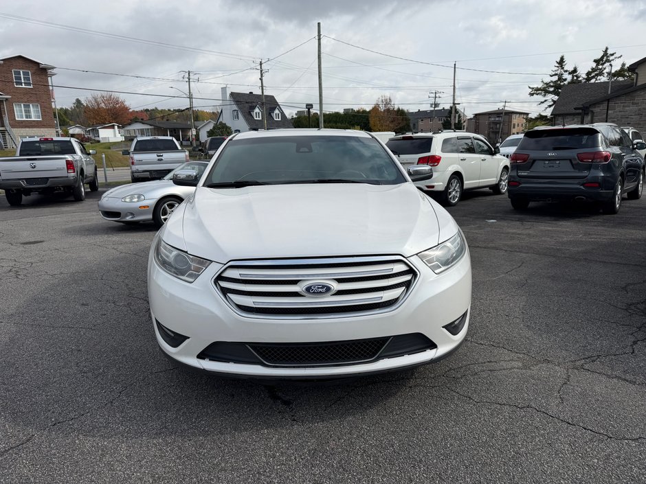 Ford Taurus LIMITED 2015-1
