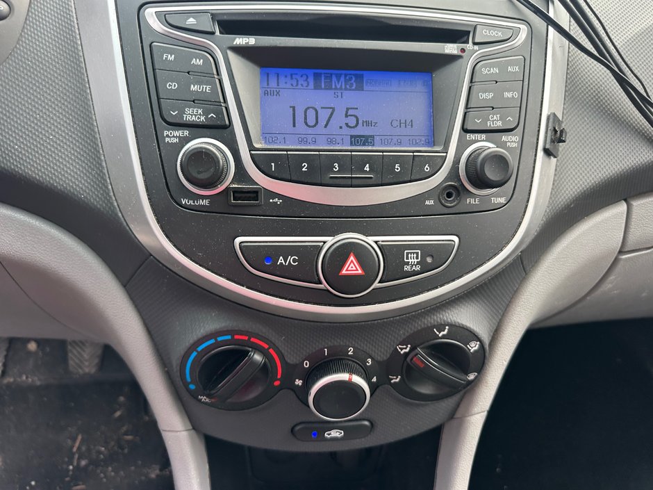 2012 Hyundai Accent GL-9