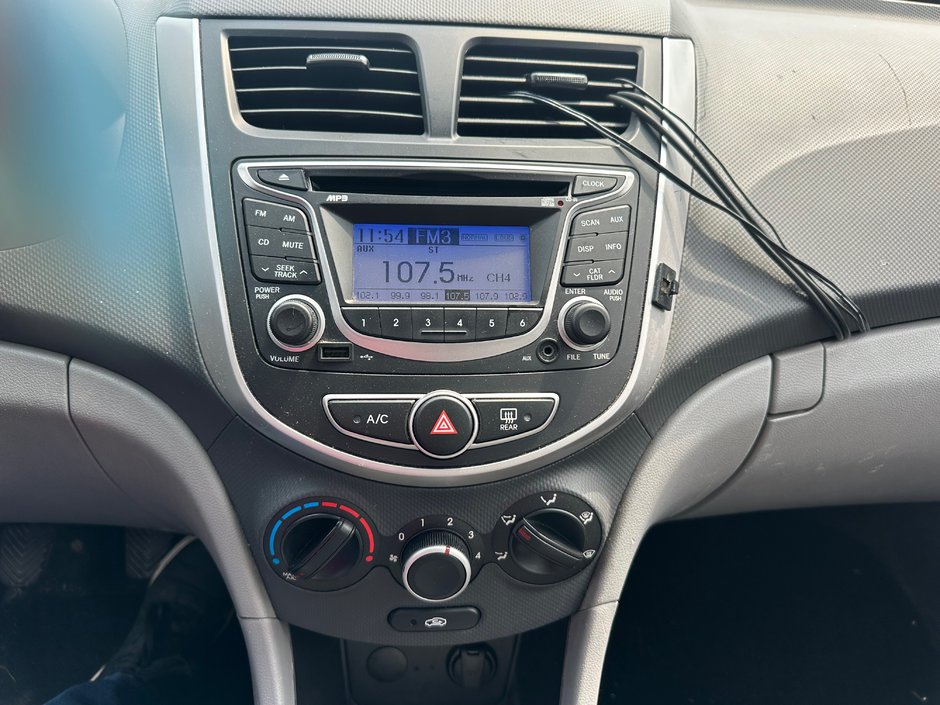 2012 Hyundai Accent GL-8