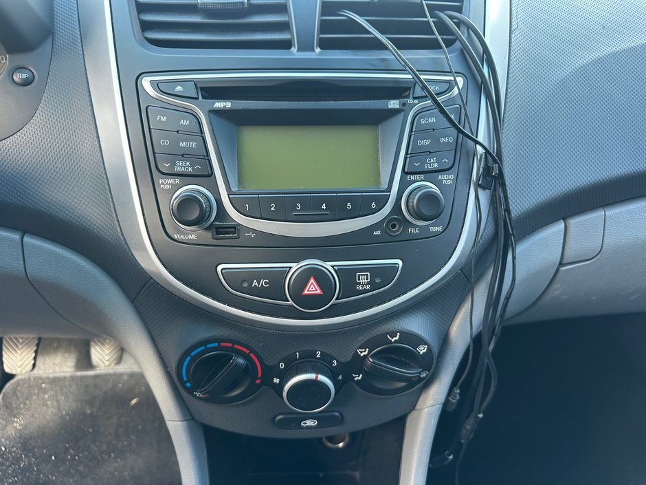 2012 Hyundai Accent GL-4