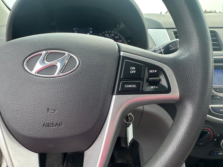 2012 Hyundai Accent GL-13