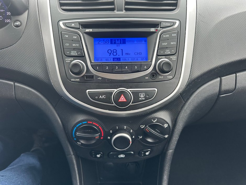 Hyundai Accent GL 2013-6