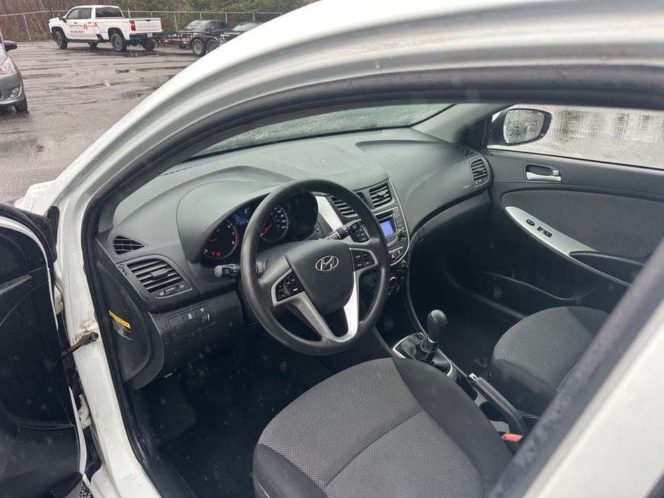 Hyundai Accent GL 2013-5