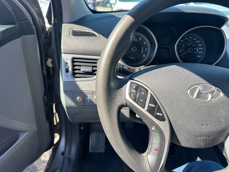 Hyundai Elantra GL 2012-6